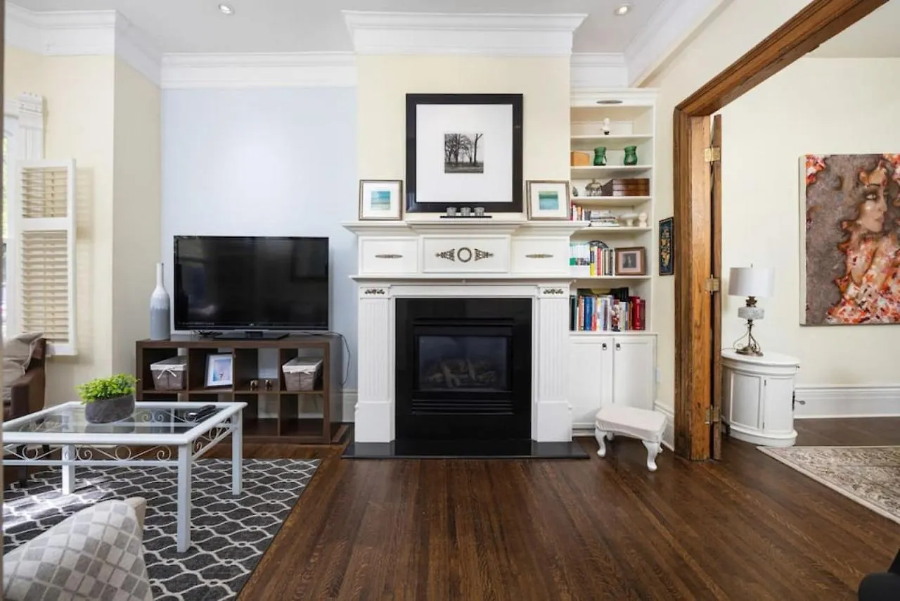 **** होटल The Downtown Victorian Canada