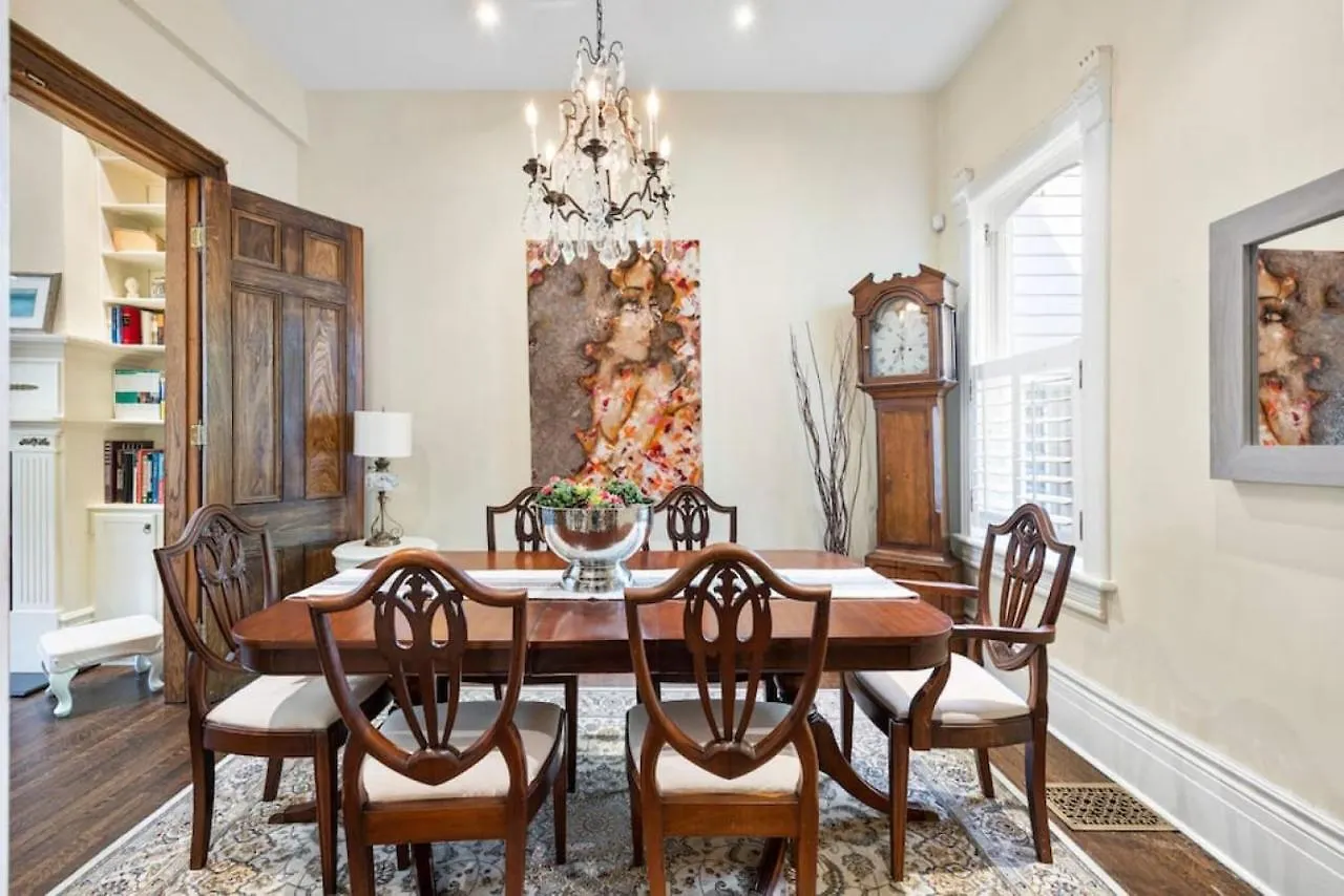 The Downtown Victorian 4*, Toronto Canada